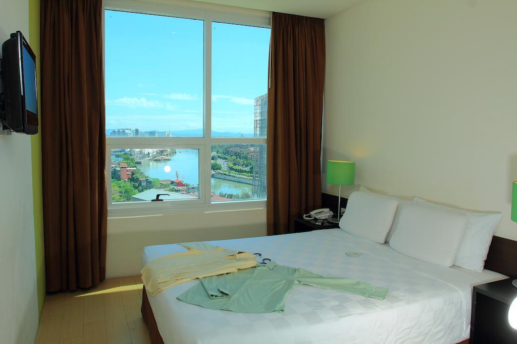 Go Hotels Plus Мандалуйонг Номер фото