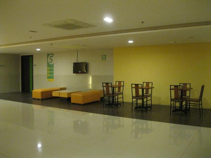 Go Hotels Plus Мандалуйонг Экстерьер фото